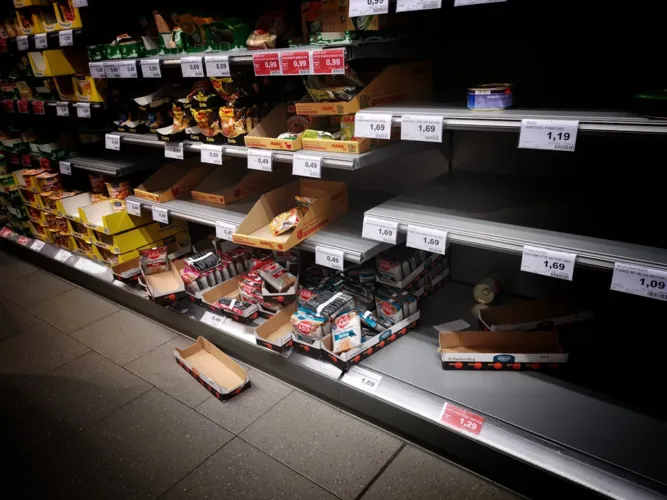 Winning Shelf Space and Digital Sales Through Competitive Benchmarking in FMCG