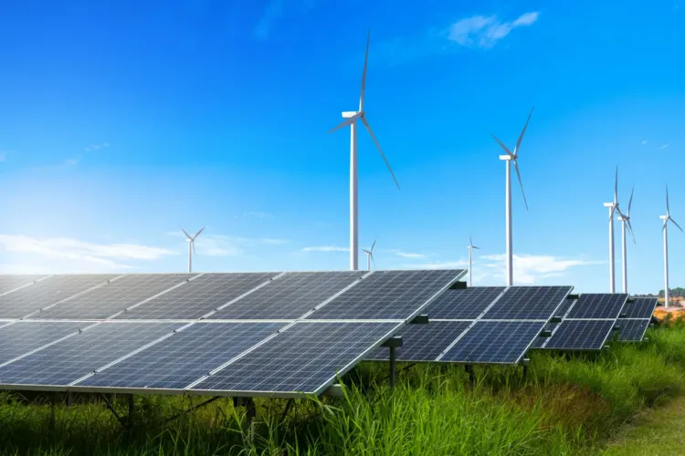 Scaling Renewable Energy in Abu Dhabi: Solar Powering a Sustainable Future